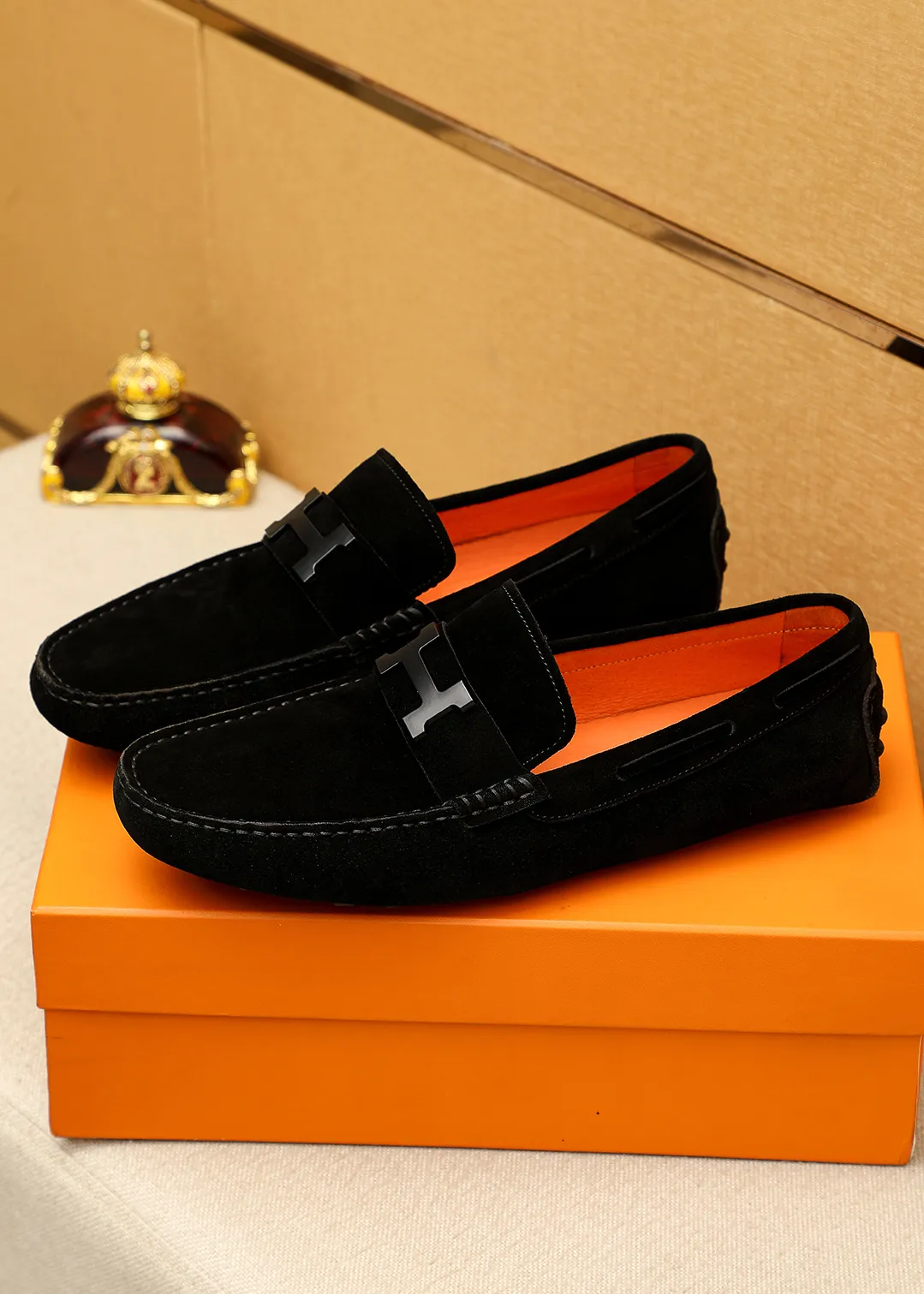 Men's shoes 💰380 💐 Product trademark: HERMES "Hermès" shoes. Regular size: 38-44 (45.46.47🉑️Customized) Product materials: Selected imported first-layer frosted cowhide upper + luxury hardware buckle, imported pig leather lining. Strong three-dimensional visual effect, original outsole color: 2 colors available